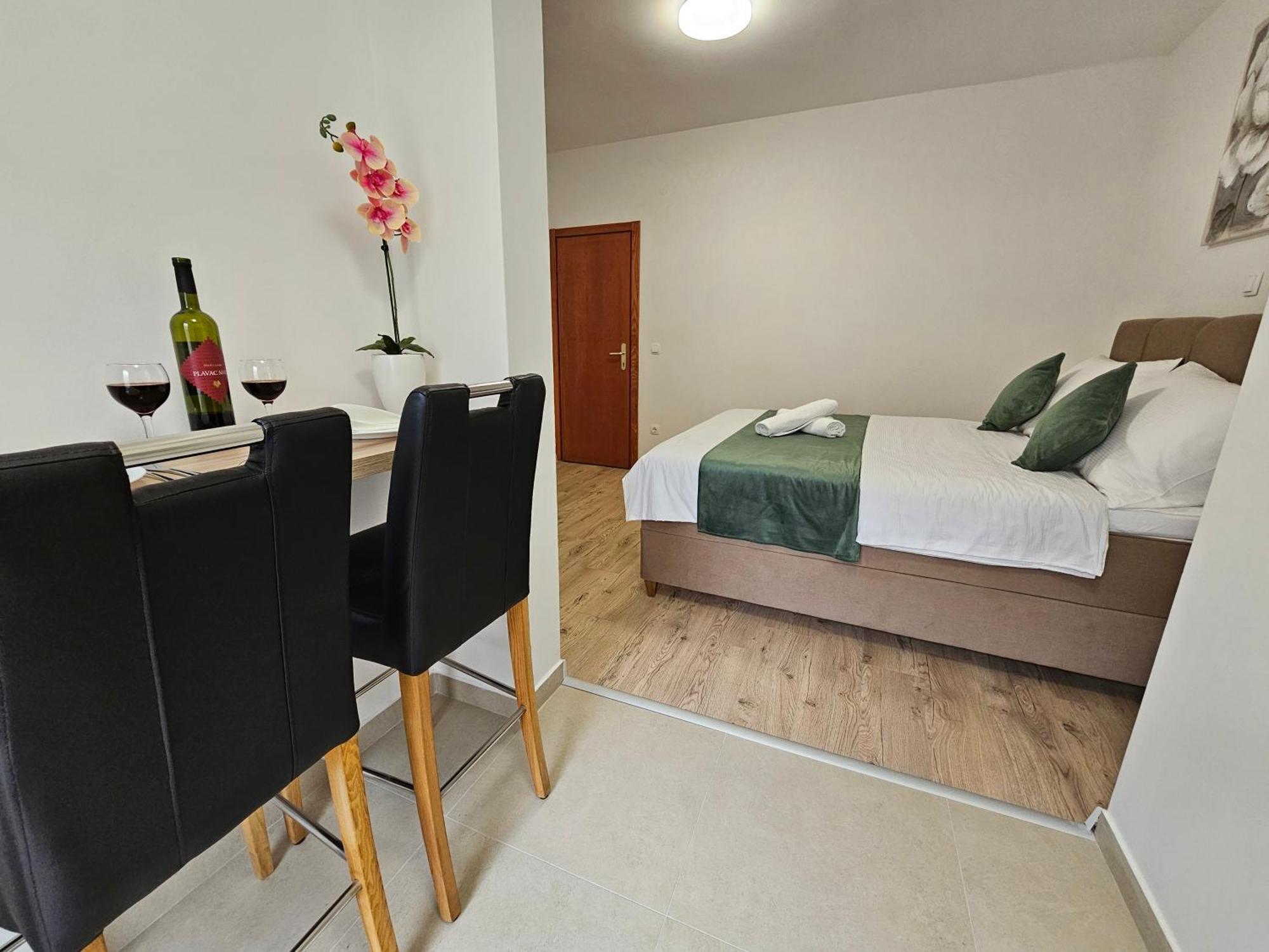 Apartments Kovac Makarska Eksteriør bilde