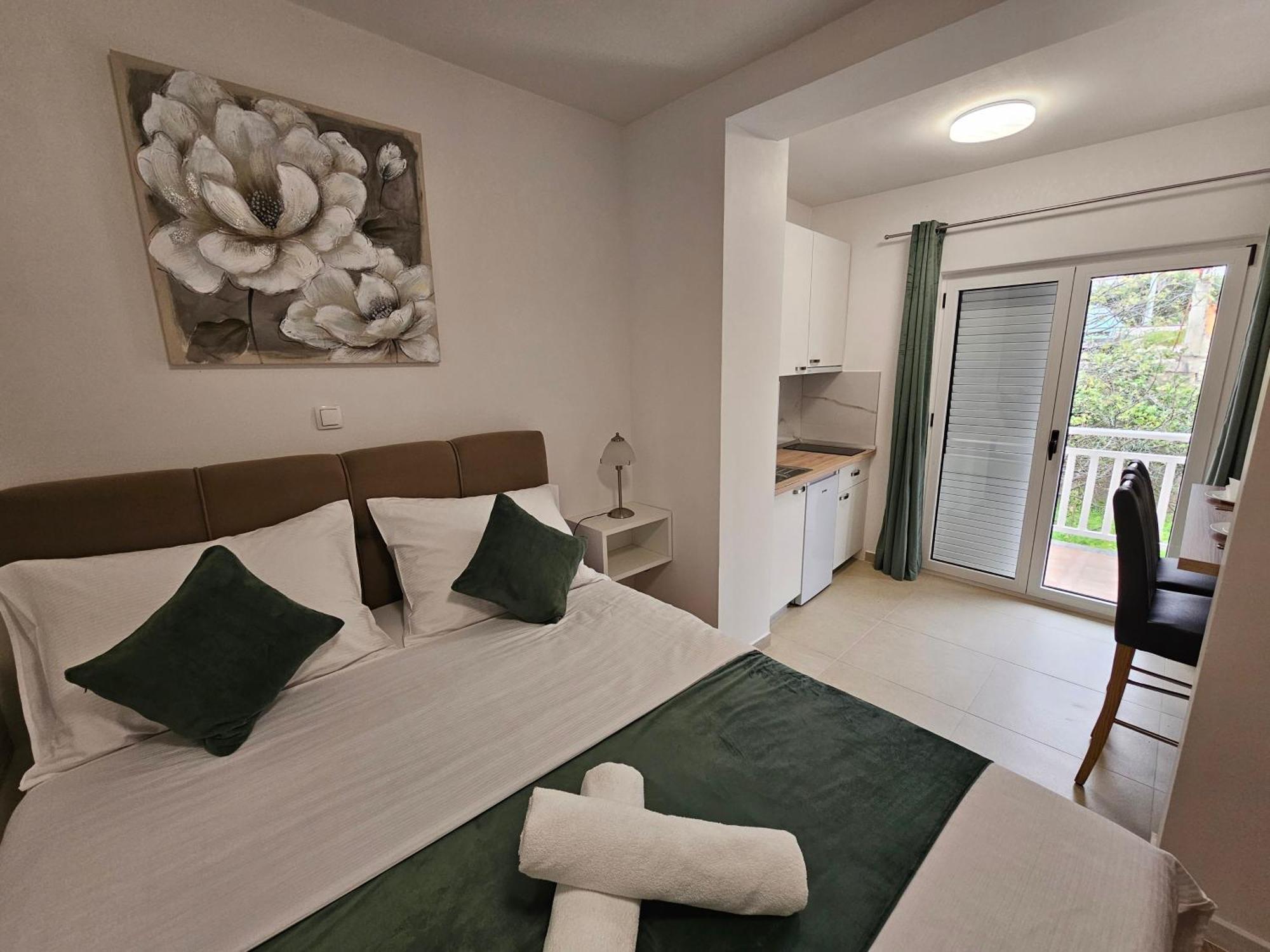 Apartments Kovac Makarska Eksteriør bilde